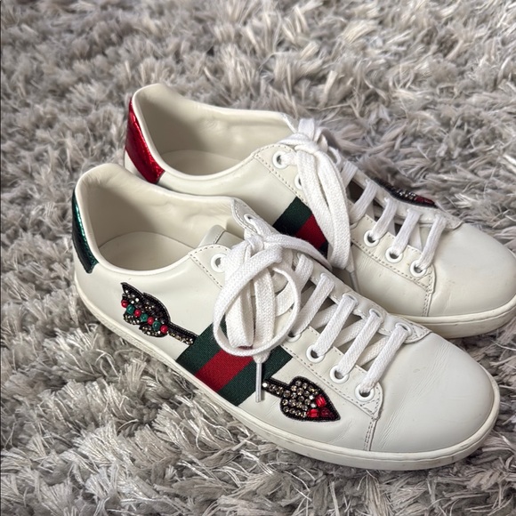 Gucci Sneakers - Picture 1 of 3
